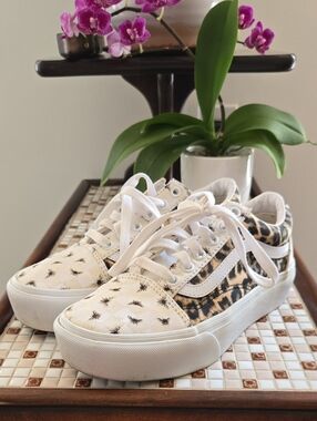 Vans Old Skool Platform Leopard Panels and Bee Print Size 6.5